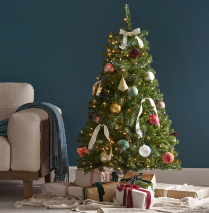 Glow Pine 4.5' Hinged Tree